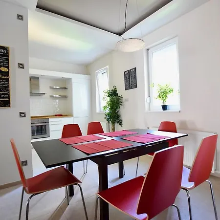 Standard By Hi5 - Close To Buda Castle *
