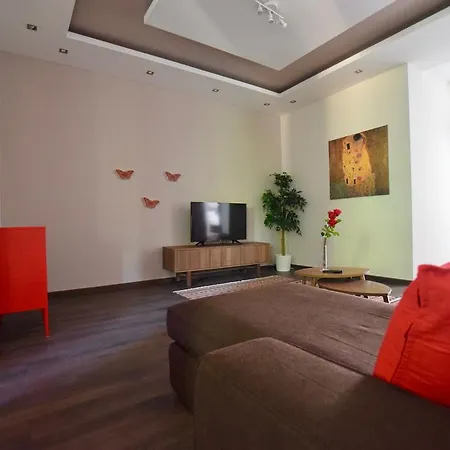 Standard By Hi5 - Close To Buda Castle *