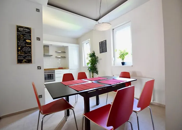 Standard By Hi5 - Close To Buda Castle *