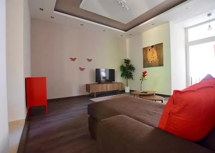 Standard By Hi5 - Close To Buda Castle *